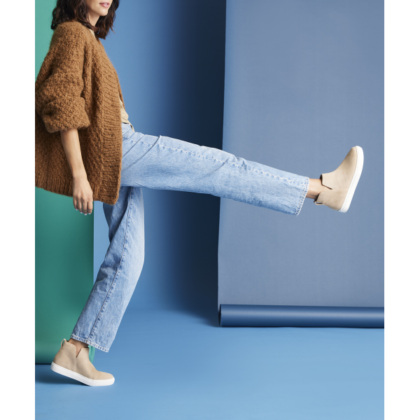 The Falcon - Oat Suede